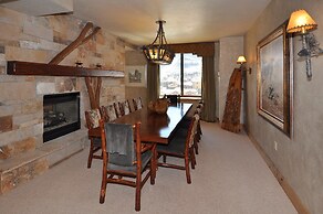 Stunning penthouse with 3,600 sq. ft. of luxury! by RedAwning - Save 2