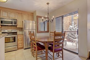 Quaint Studio in Heart of Breck Steps to Snowy Fun by RedAwning