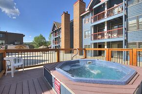 Quaint Studio in Heart of Breck Steps to Snowy Fun by RedAwning