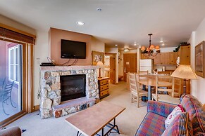 Village , Walk To Slopes, Heated Pool Access 1 Bedroom Condo by RedAwn