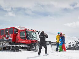 Village , Walk To Slopes, Heated Pool Access 1 Bedroom Condo by RedAwn