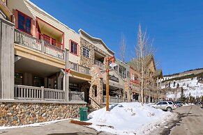 Village , Walk To Slopes, Heated Pool Access 1 Bedroom Condo by RedAwn