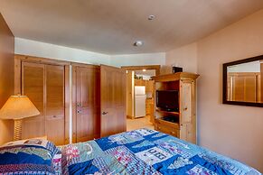 Village , Walk To Slopes, Heated Pool Access 1 Bedroom Condo by RedAwn