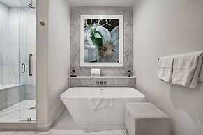 Luxury renovation! Ski-in/Ski-out 5 Br Private Townhome, Top of Bachel