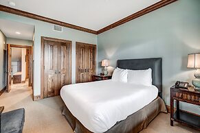 Luxury renovation! Ski-in/Ski-out 5 Br Private Townhome, Top of Bachel