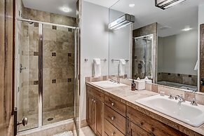 Luxury renovation! Ski-in/Ski-out 5 Br Private Townhome, Top of Bachel