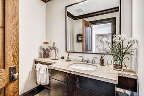 Luxury renovation! Ski-in/Ski-out 5 Br Private Townhome, Top of Bachel