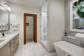 Luxury renovation! Ski-in/Ski-out 5 Br Private Townhome, Top of Bachel