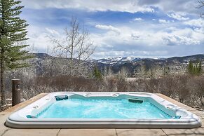 Luxury renovation! Ski-in/Ski-out 5 Br Private Townhome, Top of Bachel