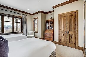 Luxury renovation! Ski-in/Ski-out 5 Br Private Townhome, Top of Bachel