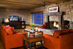 Private Unique On-mtn  4br 4ba 4 Bedroom Cabin by RedAwning