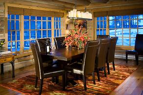 Private Unique On-mtn  4br 4ba 4 Bedroom Cabin by RedAwning