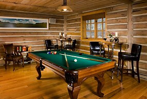 Private Unique On-mtn  4br 4ba 4 Bedroom Cabin by RedAwning