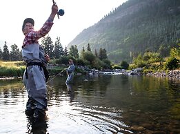 Refined 5 BR Private Home with Private Hot Tub by RedAwning - Save 20%