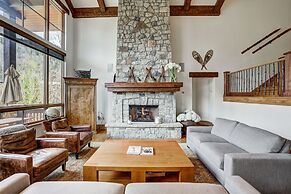 Refined 5 BR Private Home with Private Hot Tub by RedAwning - Save 20%