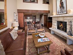 Premier Mountainside 2 BR Condo at Lodge at Vail by RedAwning - Save 2