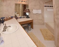 Spacious 4br 4.5ba  Ski In/out-stay +7 Nights 4 Bedroom Condo by RedAw