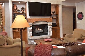 Spacious 4br 4.5ba  Ski In/out-stay +7 Nights 4 Bedroom Condo by RedAw