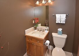 Spacious 4br 4.5ba  Ski In/out-stay +7 Nights 4 Bedroom Condo by RedAw