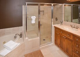 Spacious 4br 4.5ba  Ski In/out-stay +7 Nights 4 Bedroom Condo by RedAw