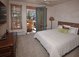 Spacious 4br 4.5ba  Ski In/out-stay +7 Nights 4 Bedroom Condo by RedAw