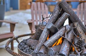 Warm + Inviting 2br Winter Escape-perfectly Located Downtown 2 Bedroom