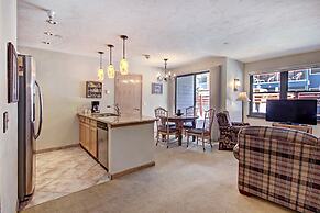 Warm + Inviting 2br Winter Escape-perfectly Located Downtown 2 Bedroom