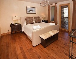 Bright Ski In/out  3br 3.5ba 3 Bedroom Condo by RedAwning