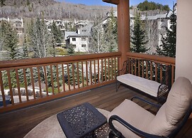 Bright Ski In/out  3br 3.5ba 3 Bedroom Condo by RedAwning