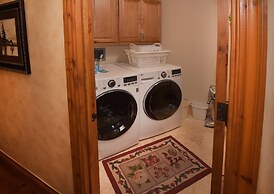 Bright Ski In/out  3br 3.5ba 3 Bedroom Condo by RedAwning