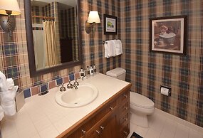 Bright Ski In/out  3br 3.5ba 3 Bedroom Condo by RedAwning