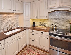 Bright Ski In/out  3br 3.5ba 3 Bedroom Condo by RedAwning