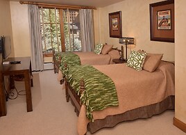 Bright Ski In/out  3br 3.5ba 3 Bedroom Condo by RedAwning