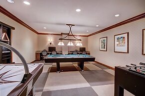 Luxury 2BR+Den Ritz-Carlton Residence by RedAwning - Save 20% on 7+ Ni