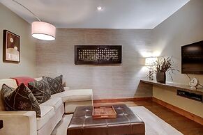 Luxury 2BR+Den Ritz-Carlton Residence by RedAwning - Save 20% on 7+ Ni