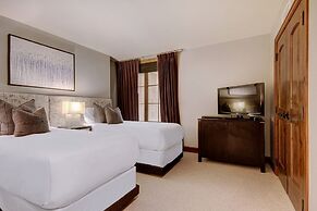 Luxury 2BR+Den Ritz-Carlton Residence by RedAwning - Save 20% on 7+ Ni