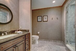 Luxury 2BR+Den Ritz-Carlton Residence by RedAwning - Save 20% on 7+ Ni