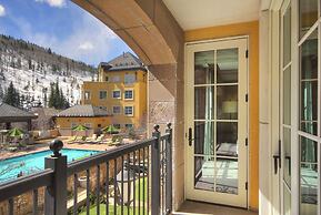 Luxury 2BR+Den Ritz-Carlton Residence by RedAwning - Save 20% on 7+ Ni