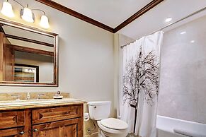 Vail Village Private 4 BR Residence w Full Kitchen by RedAwning - Save