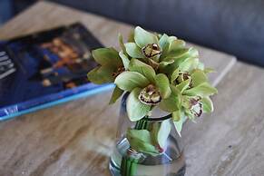 Vail Village Private 4 BR Residence w Full Kitchen by RedAwning - Save