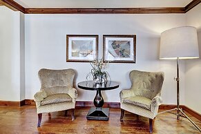 Vail Village Private 4 BR Residence w Full Kitchen by RedAwning - Save