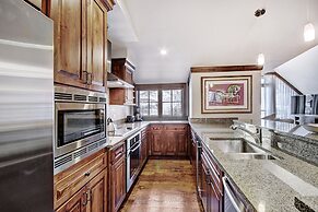 Vail Village Private 4 BR Residence w Full Kitchen by RedAwning - Save