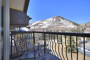 Vail Village Private 4 BR Residence w Full Kitchen by RedAwning - Save