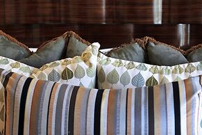 Vail Village Private 4 BR Residence w Full Kitchen by RedAwning - Save