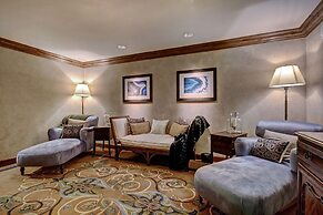 Vail Village Private 4 BR Residence w Full Kitchen by RedAwning - Save