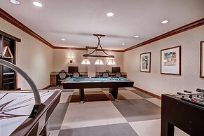 Vail Village Private 4 BR Residence w Full Kitchen by RedAwning - Save