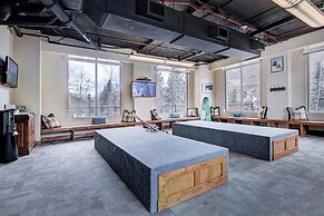 Vail Village Private 4 BR Residence w Full Kitchen by RedAwning - Save