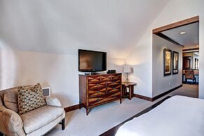 Vail Village Private 4 BR Residence w Full Kitchen by RedAwning - Save