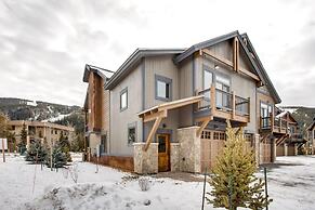 New 3bdr Luxury -fireplace,on-site Parking,kids Ski Free 3 Bedroom Tow