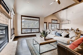 New 3bdr Luxury -fireplace,on-site Parking,kids Ski Free 3 Bedroom Tow